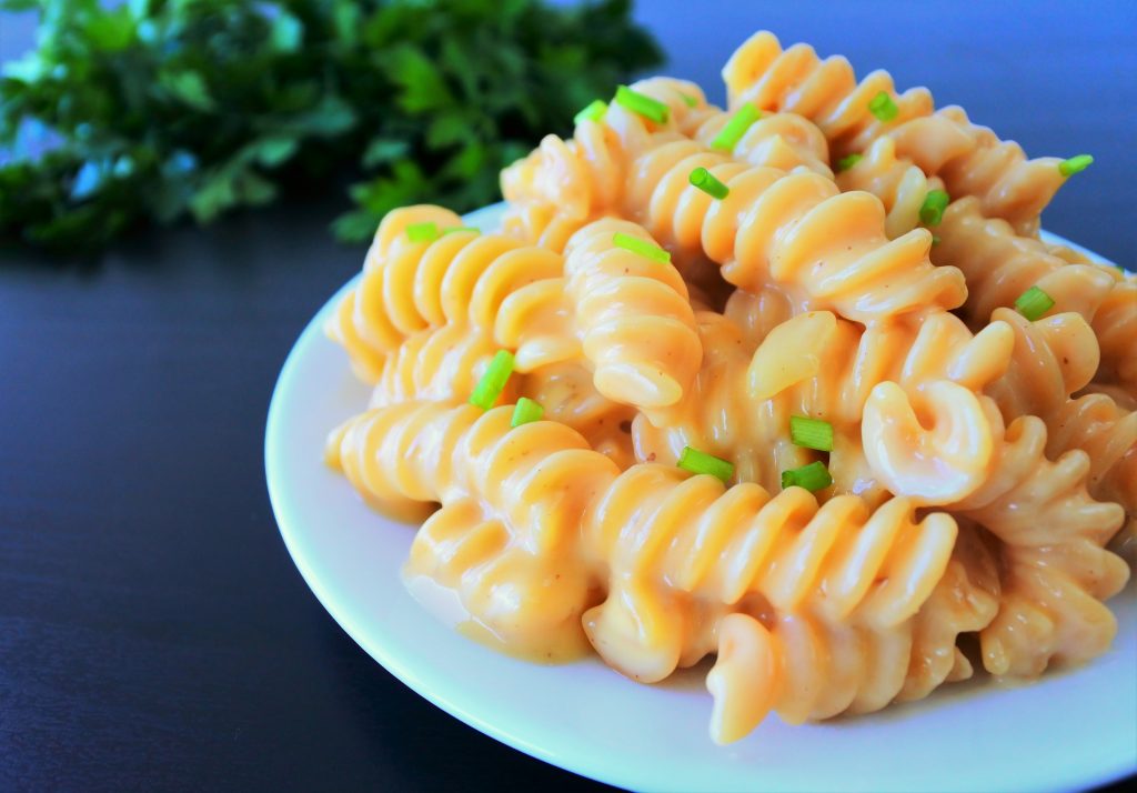 An close up image of gluten free mac and cheese topped with chipped chives