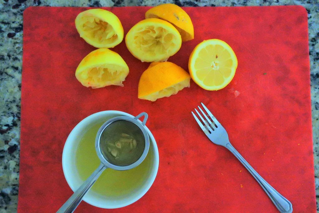 An image showing an easy way to juice lemons for lemon curd